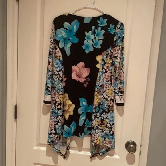 Asymmetrical floral V neck blouse M - Picture 3 of 3